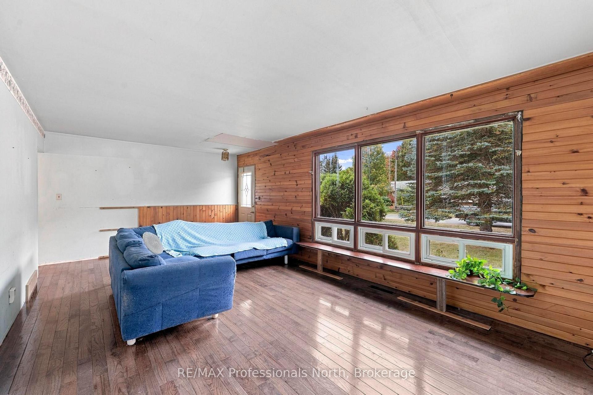 Photo 9 of 23 Vintage Crescent, Minden Hills, Anson — HOMEH