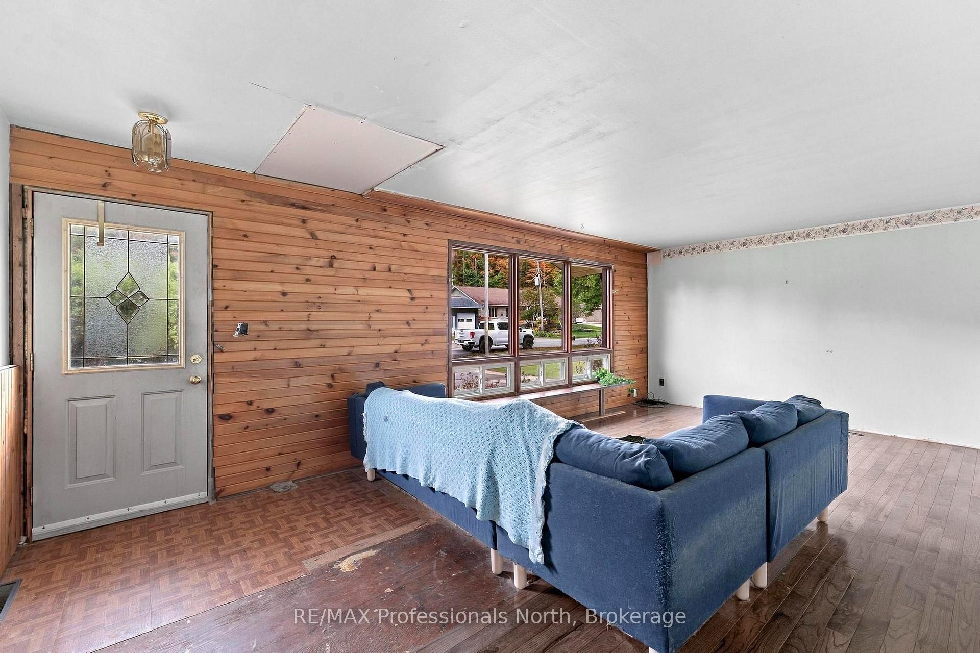 Photo 10 of 23 Vintage Crescent, Minden Hills, Anson — HOMEH