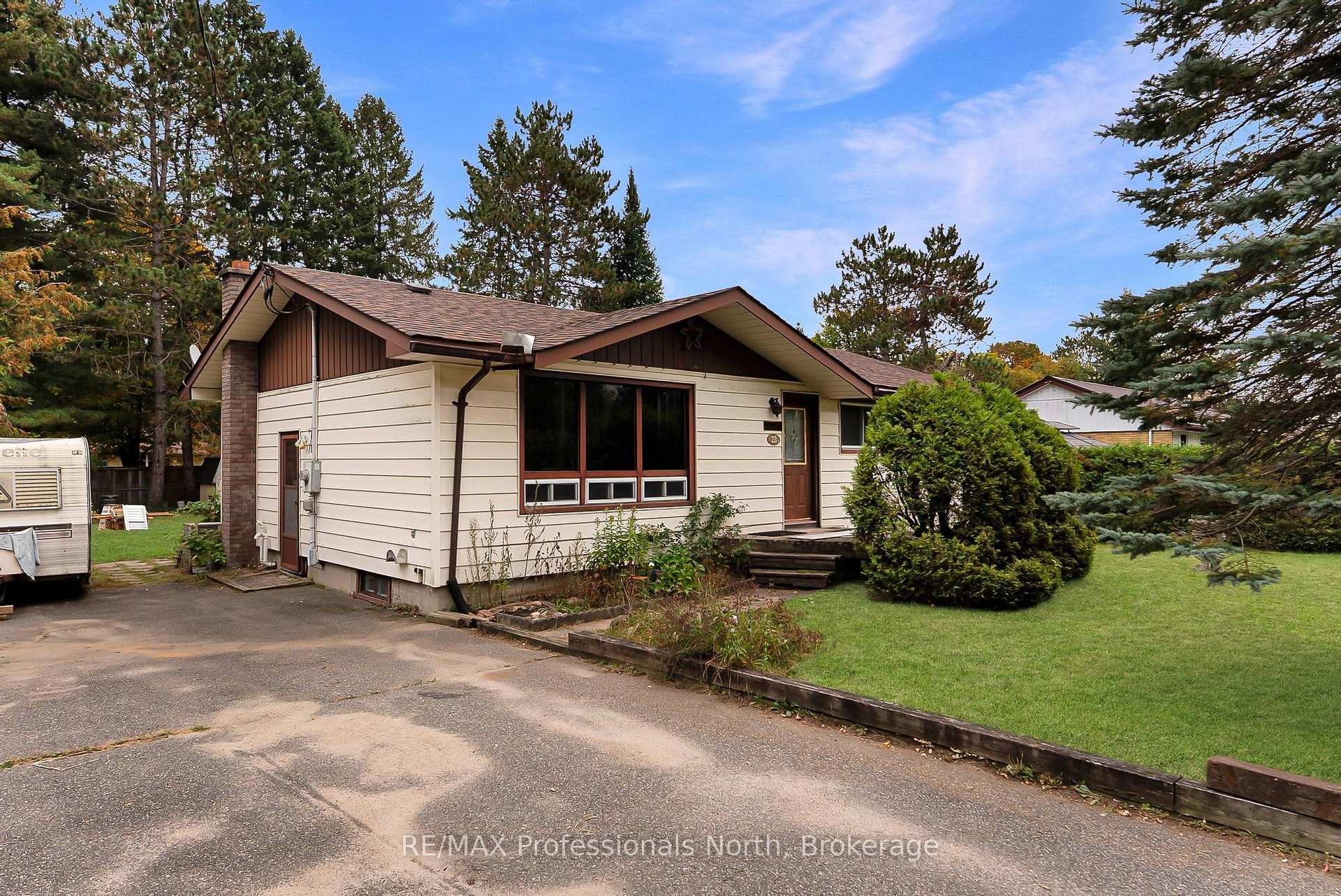 Photo 30 of 23 Vintage Crescent, Minden Hills, Anson — HOMEH