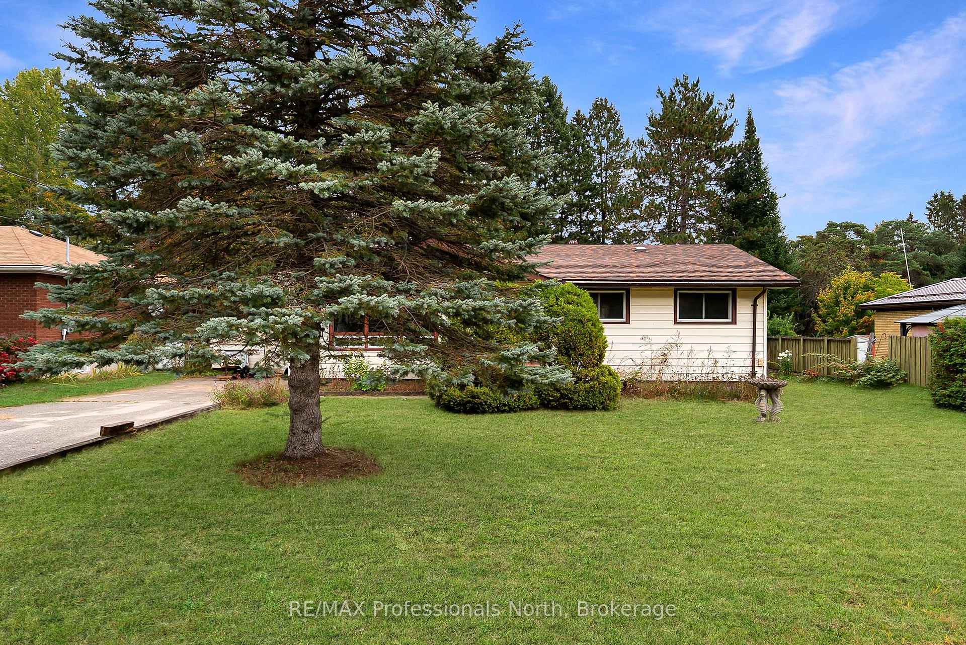 Photo 35 of 23 Vintage Crescent, Minden Hills, Anson — HOMEH