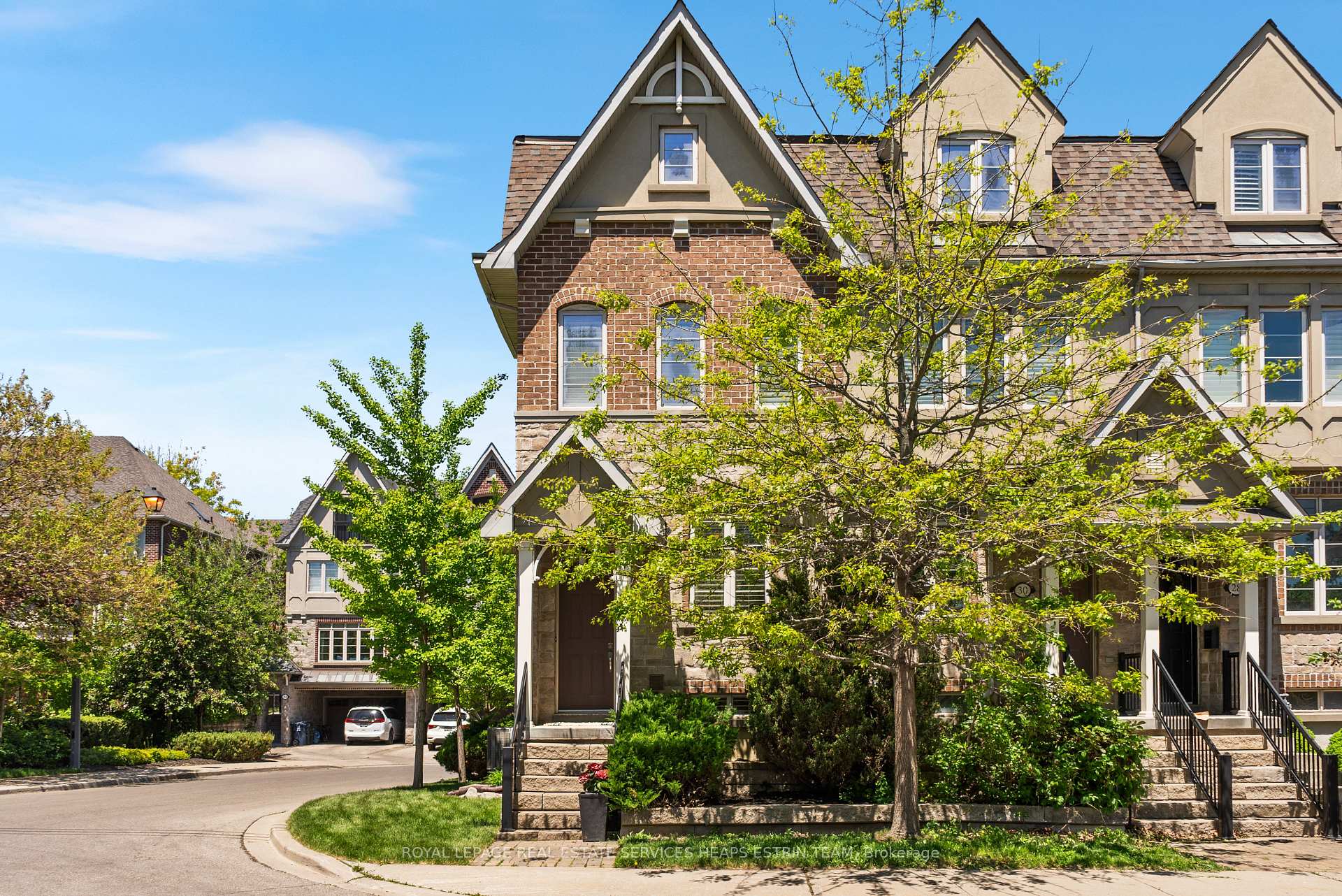 Photo 2 of 32 Mendota Road, Etobicoke, Stonegate-Queensway — HOMEH