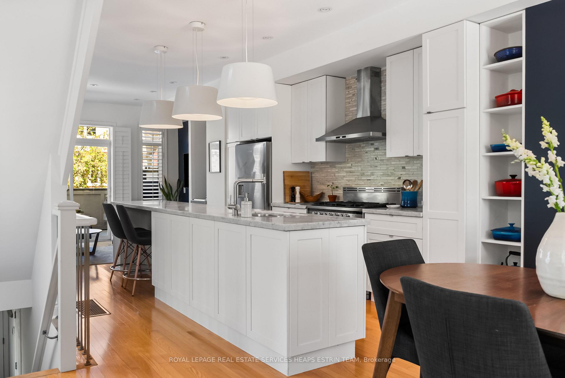 Photo 5 of 32 Mendota Road, Etobicoke, Stonegate-Queensway — HOMEH