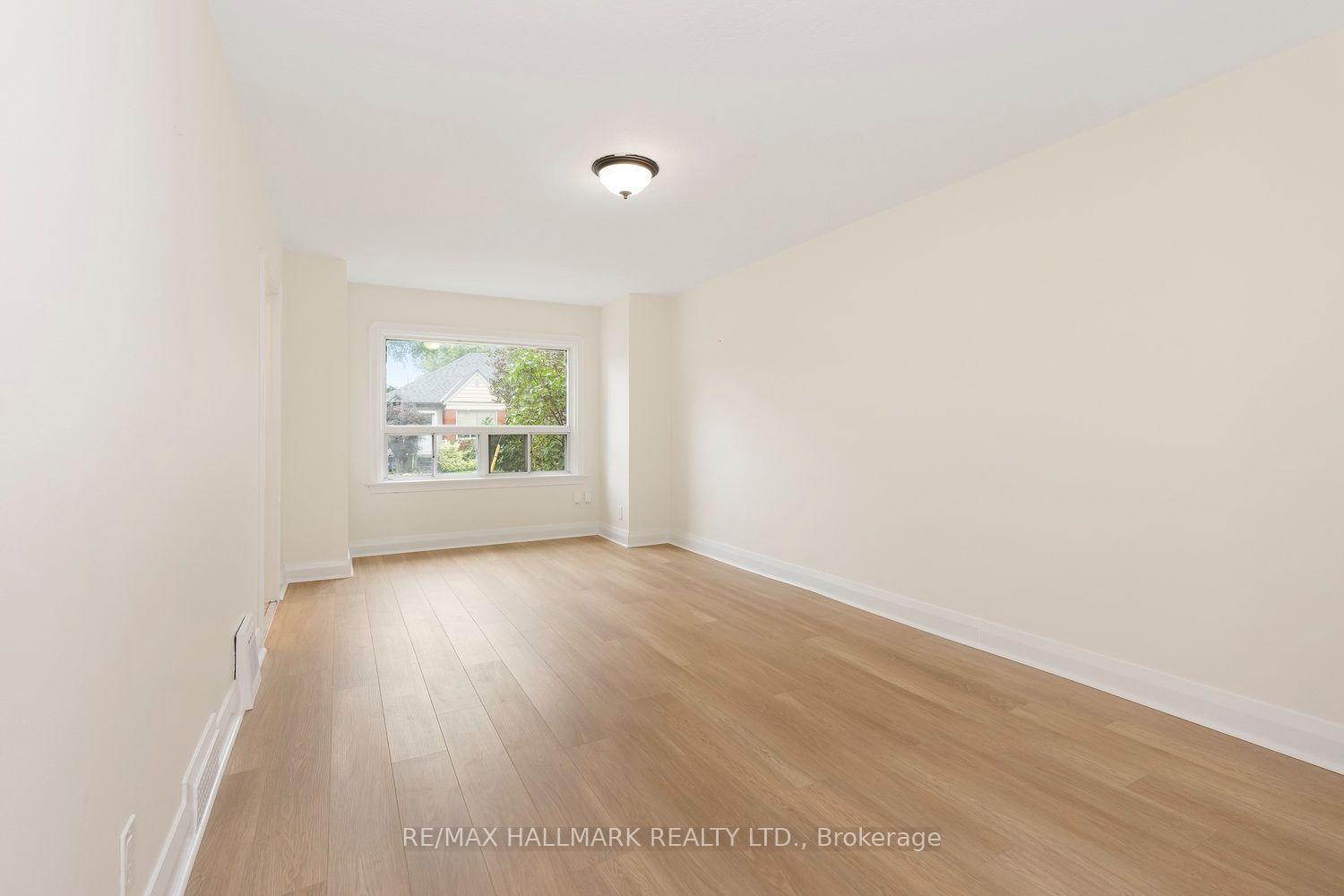 Photo 2 of 31 Thora Avenue, Scarborough, Oakridge — HOMEH