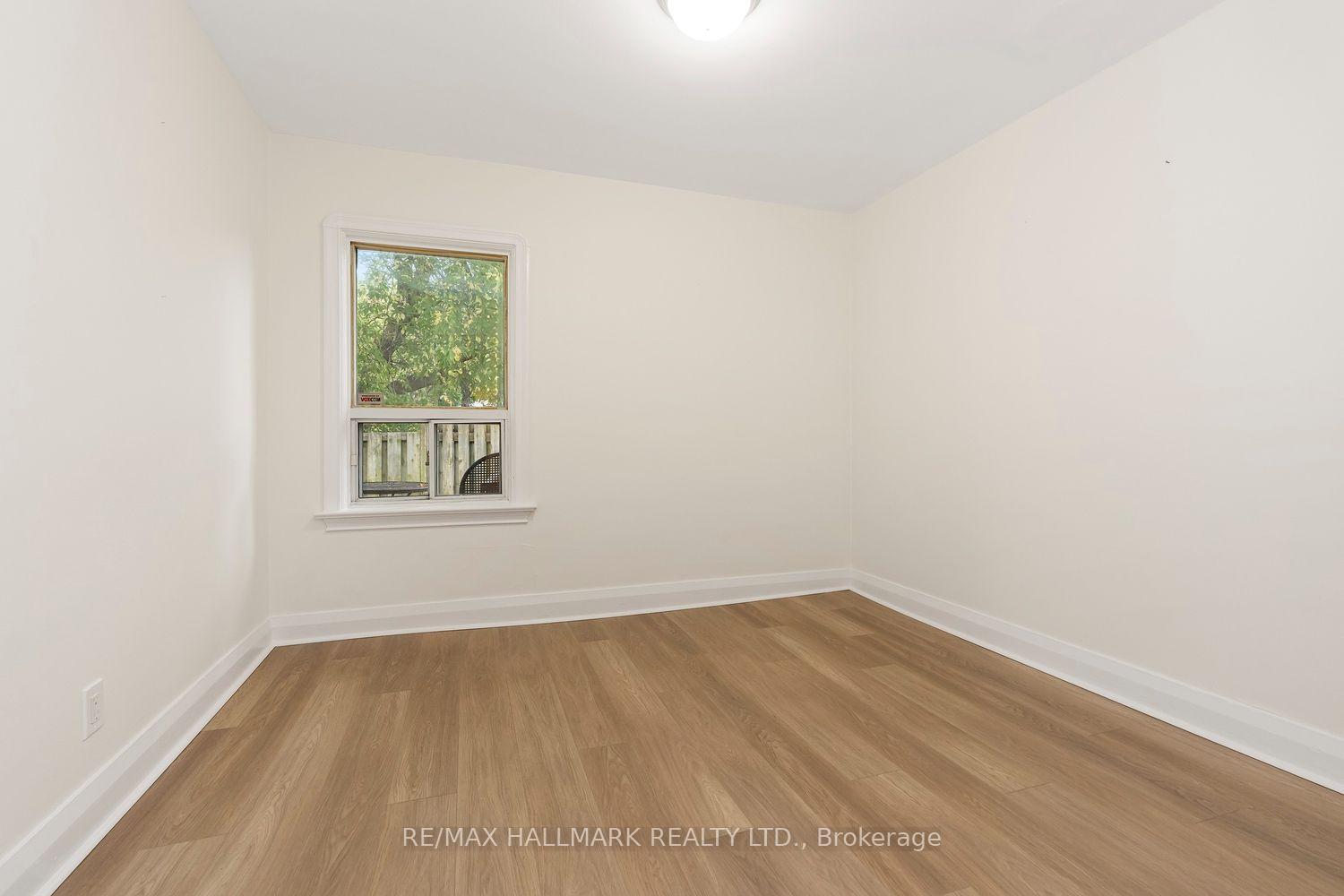Photo 6 of 31 Thora Avenue, Scarborough, Oakridge — HOMEH