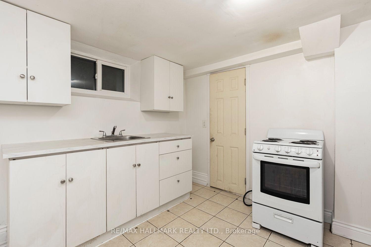 Photo 10 of 31 Thora Avenue, Scarborough, Oakridge — HOMEH