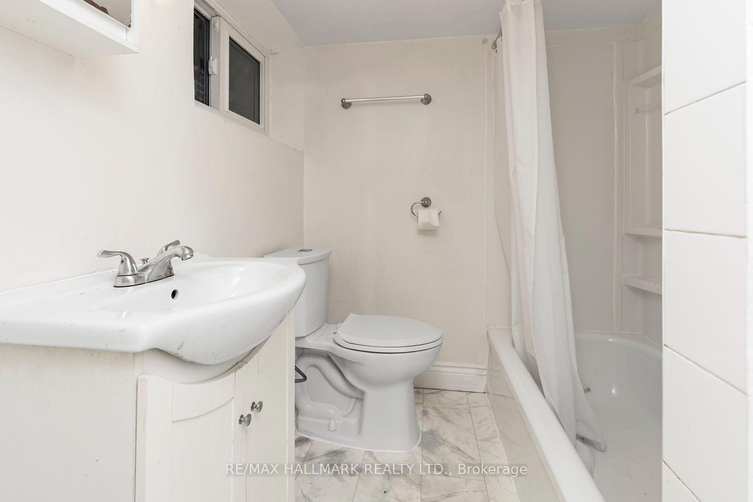 Photo 11 of 31 Thora Avenue, Scarborough, Oakridge — HOMEH