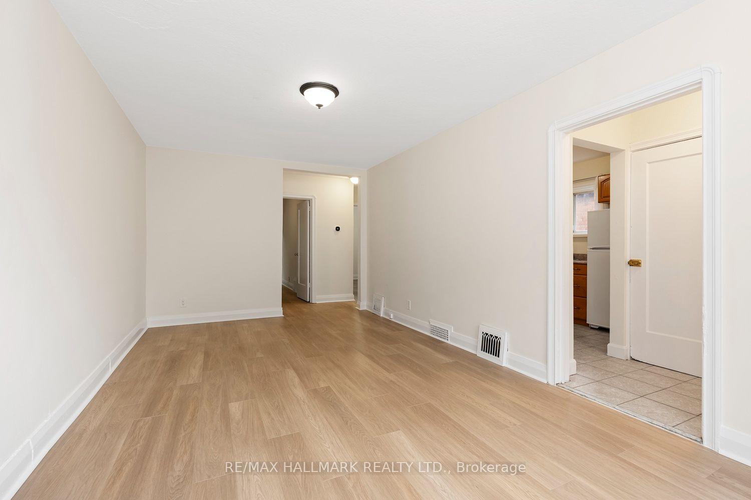Photo 15 of 31 Thora Avenue, Scarborough, Oakridge — HOMEH
