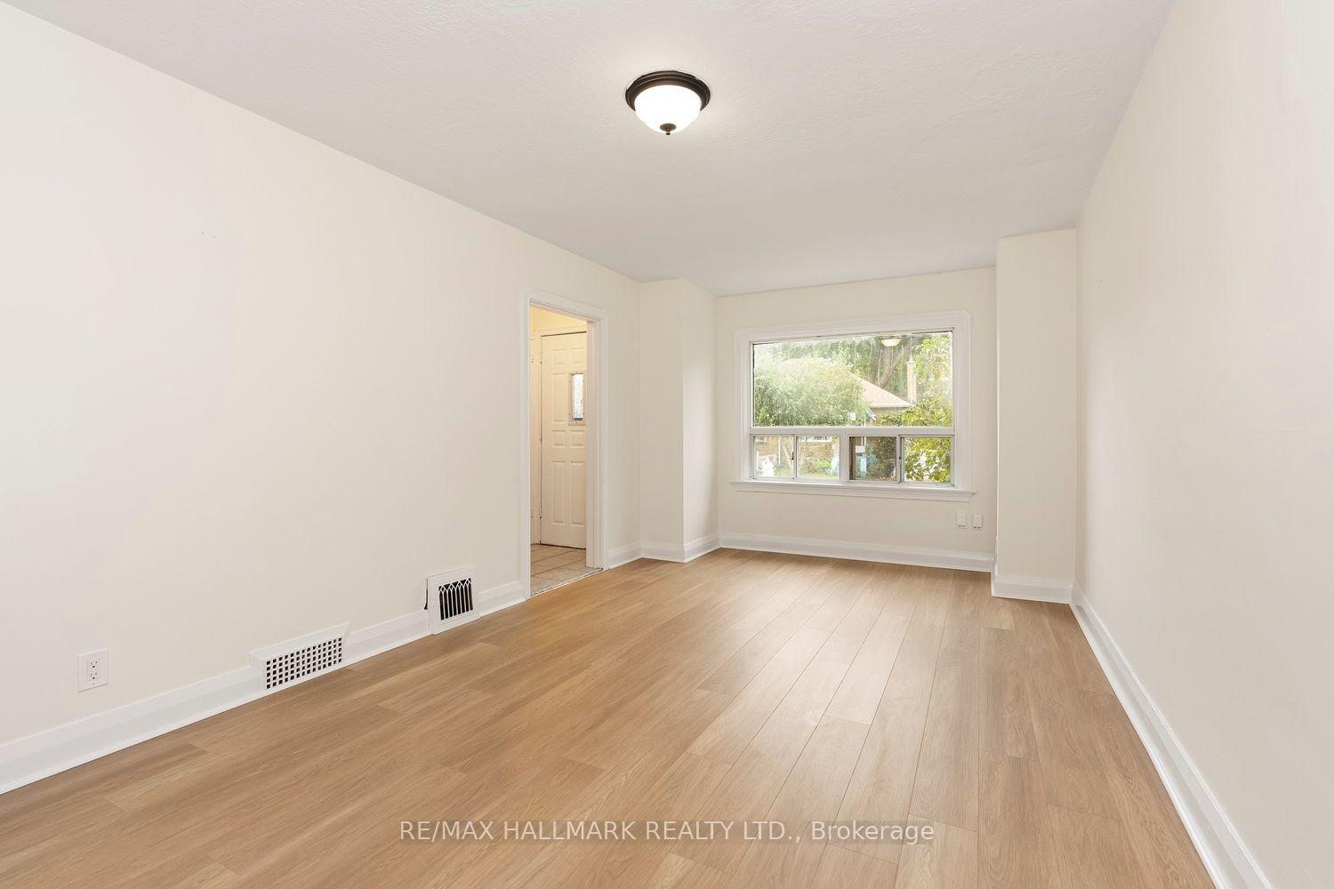 Photo 16 of 31 Thora Avenue, Scarborough, Oakridge — HOMEH