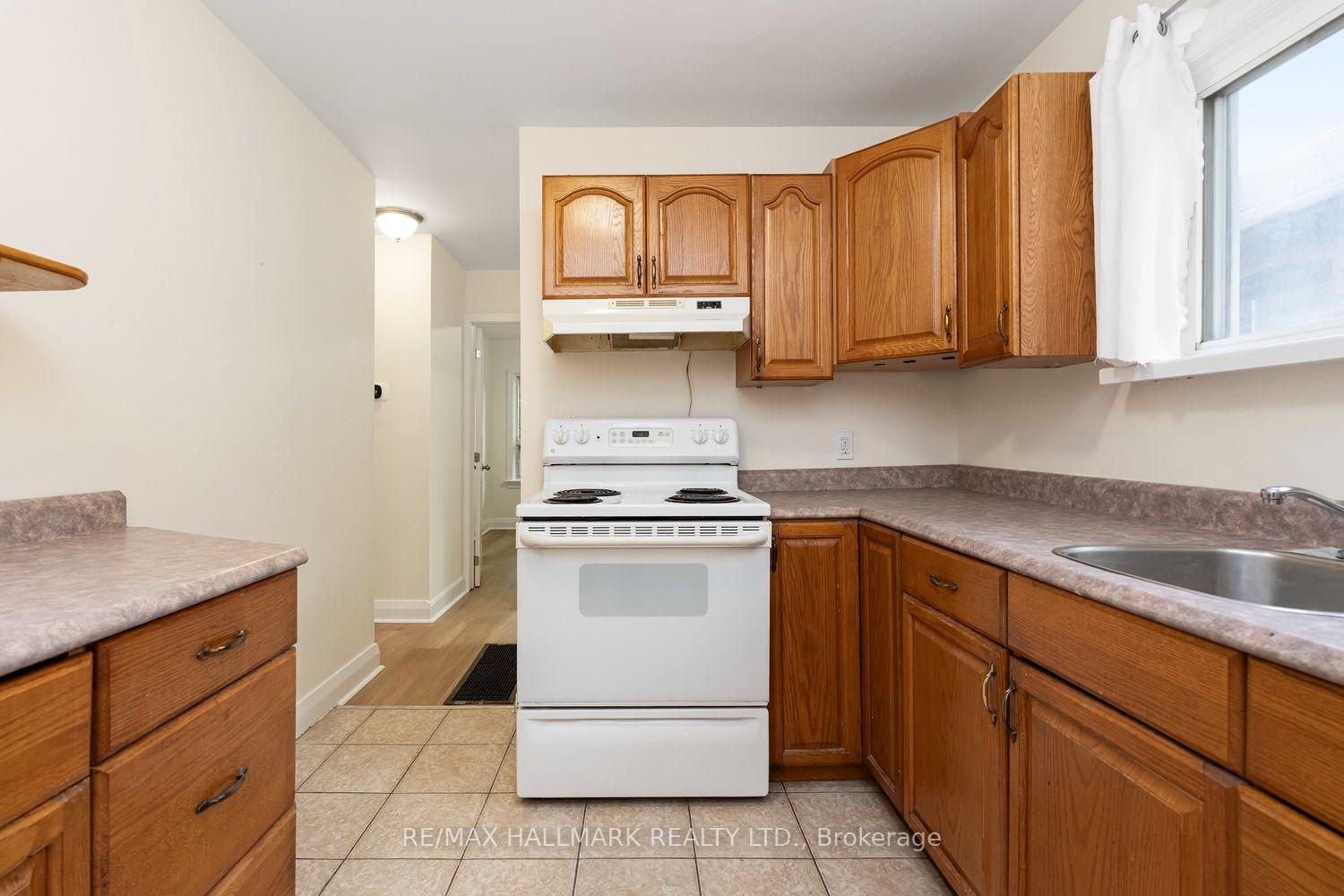 Photo 17 of 31 Thora Avenue, Scarborough, Oakridge — HOMEH