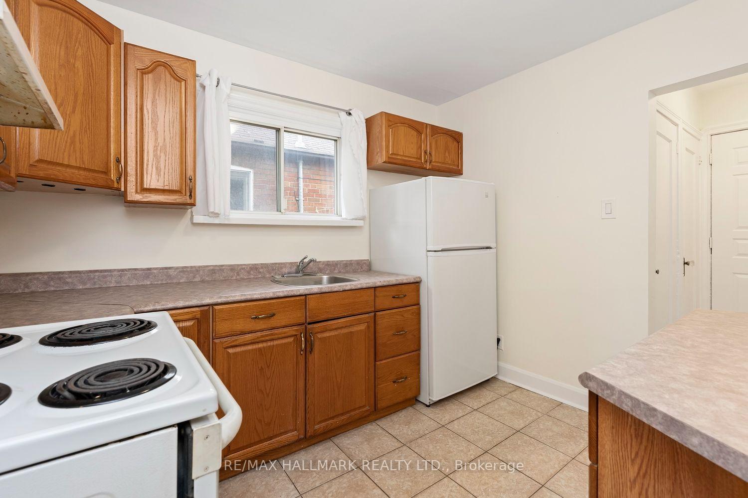 Photo 18 of 31 Thora Avenue, Scarborough, Oakridge — HOMEH