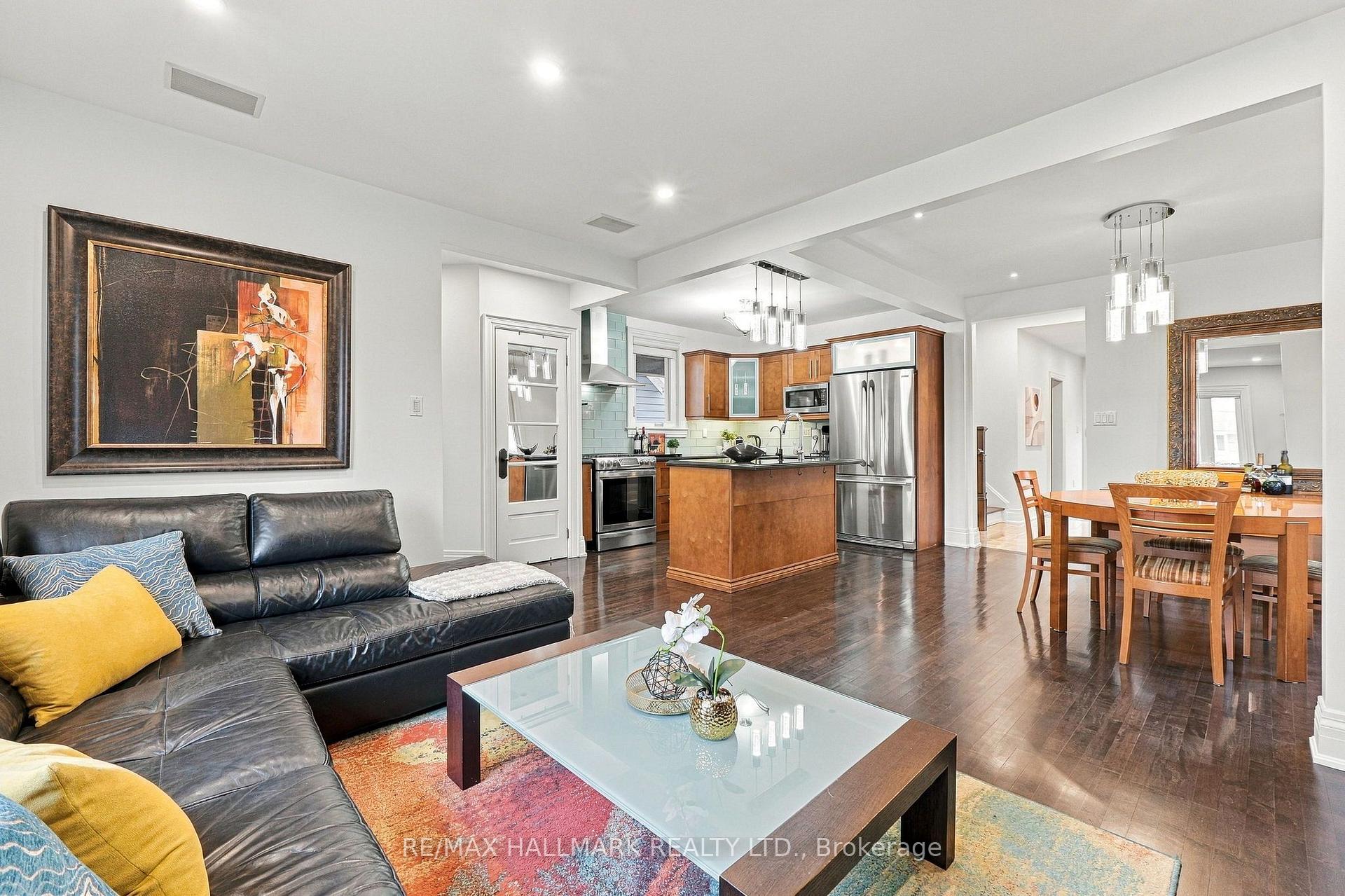 Photo 7 of 35 Rainbow Drive, Vaughan, West Woodbridge — HOMEH