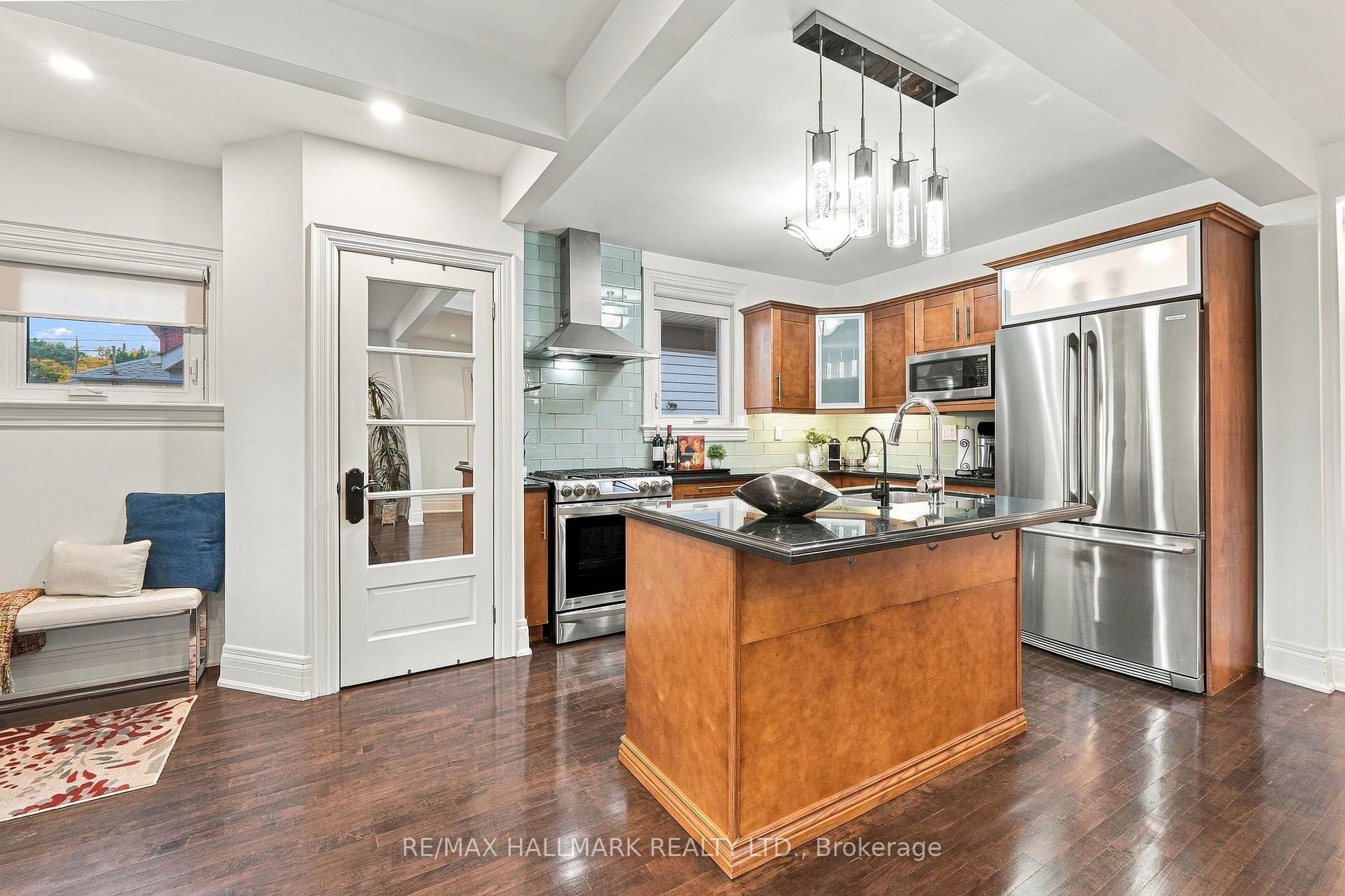 Photo 8 of 35 Rainbow Drive, Vaughan, West Woodbridge — HOMEH