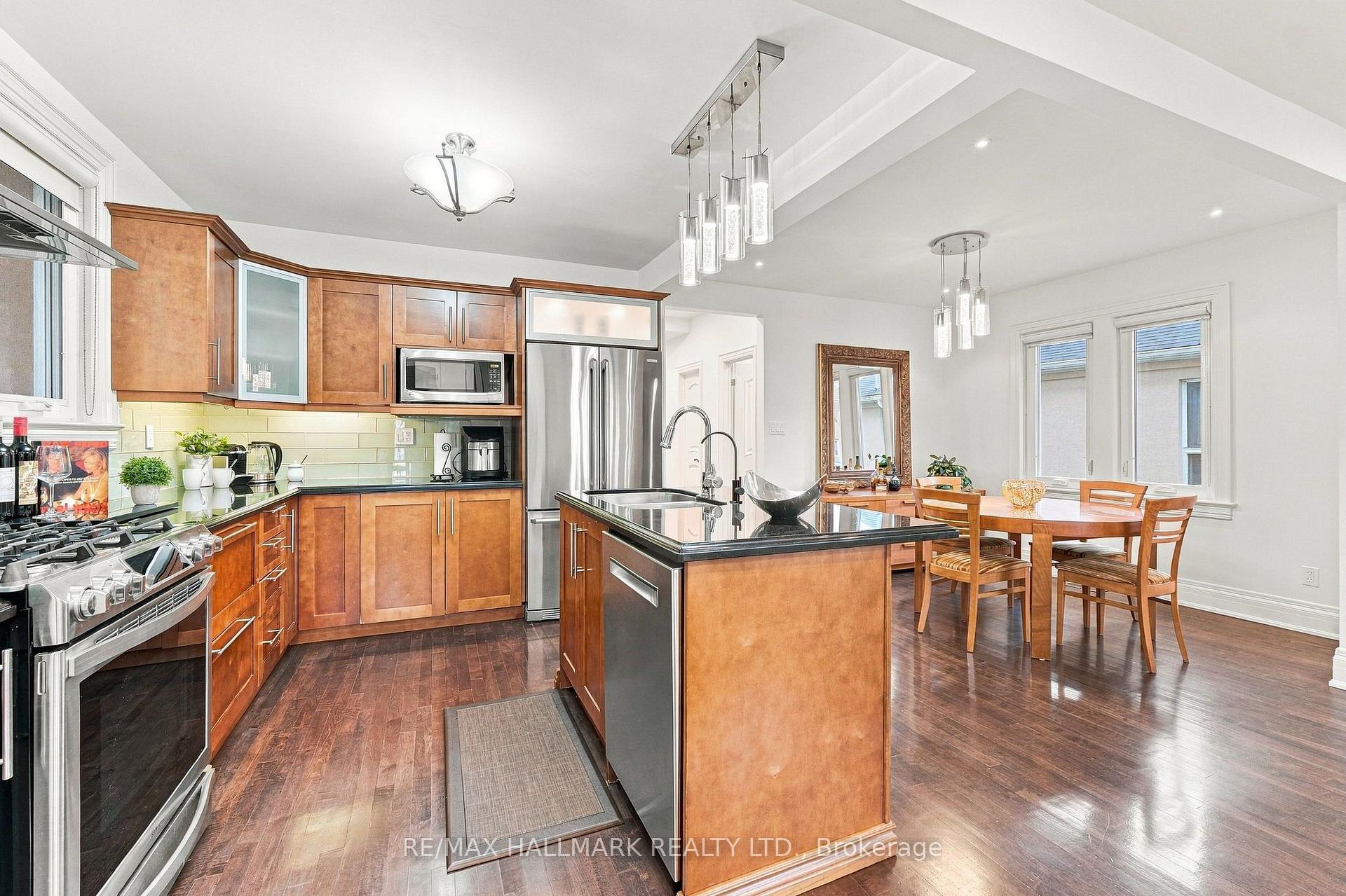 Photo 12 of 35 Rainbow Drive, Vaughan, West Woodbridge — HOMEH