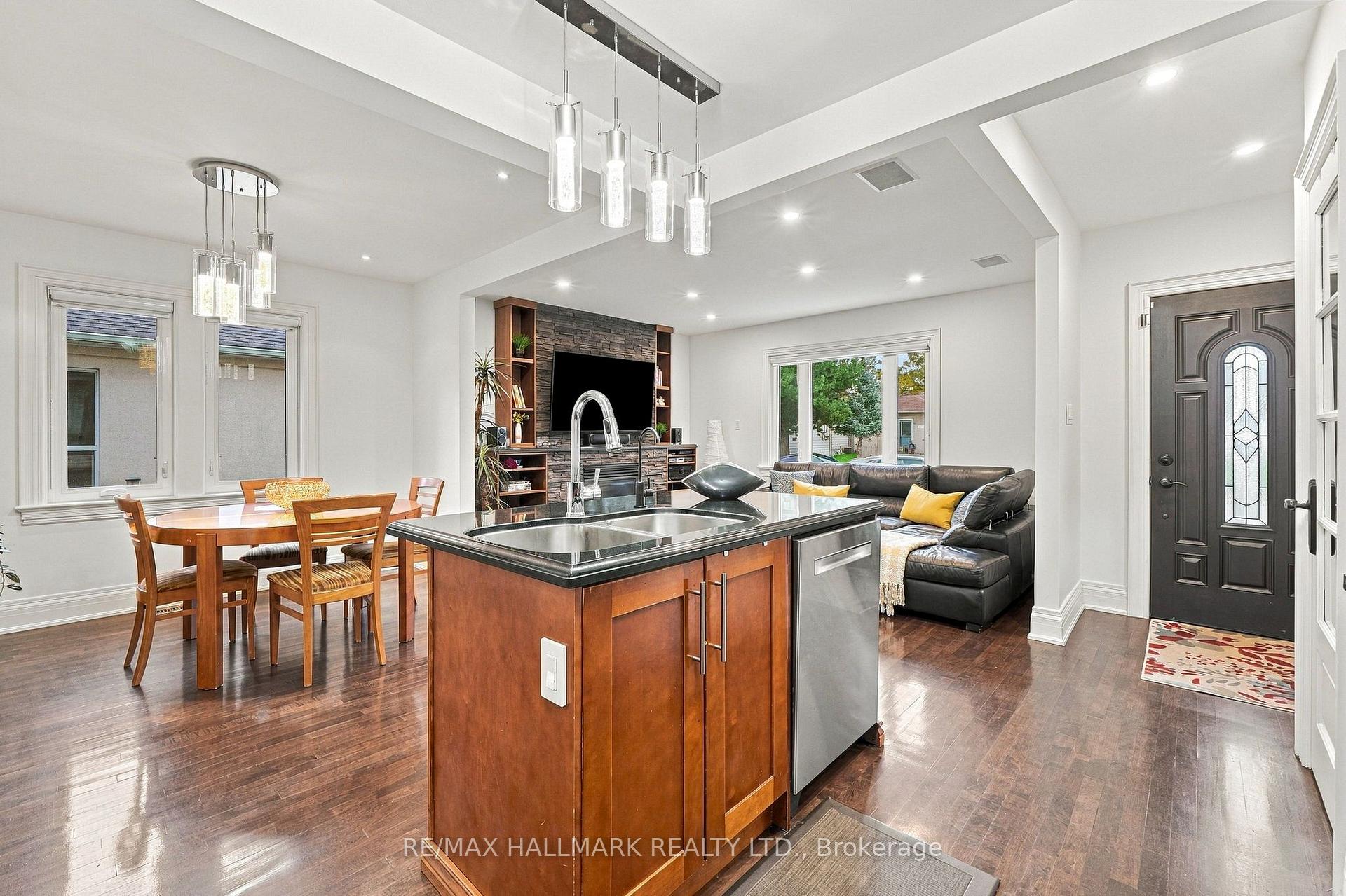 Photo 13 of 35 Rainbow Drive, Vaughan, West Woodbridge — HOMEH