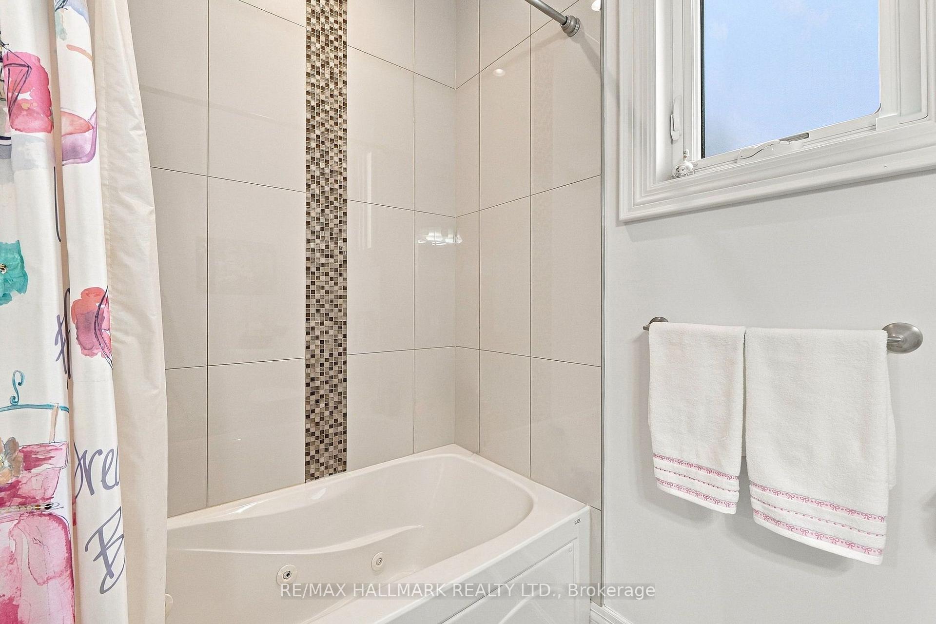 Photo 36 of 35 Rainbow Drive, Vaughan, West Woodbridge — HOMEH