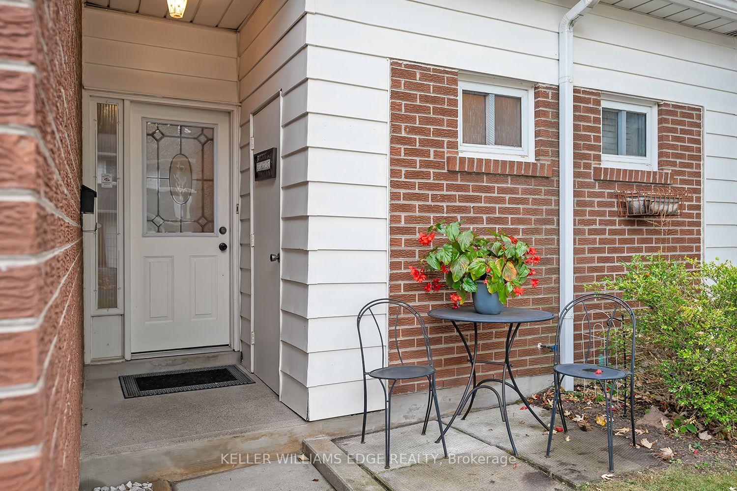 Photo 3 of Unit 2, 473 Woodview Road, Burlington, Roseland — HOMEH