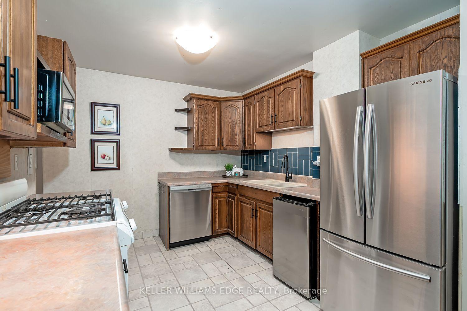 Photo 13 of Unit 2, 473 Woodview Road, Burlington, Roseland — HOMEH