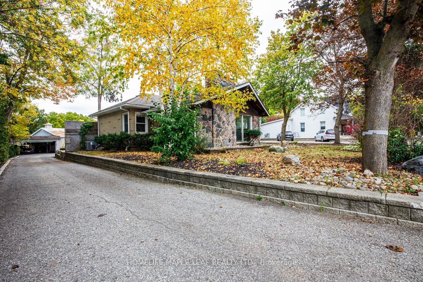 Photo 3 of 18 Adamson Street S, Halton Hills, Rural Halton Hills — HOMEH