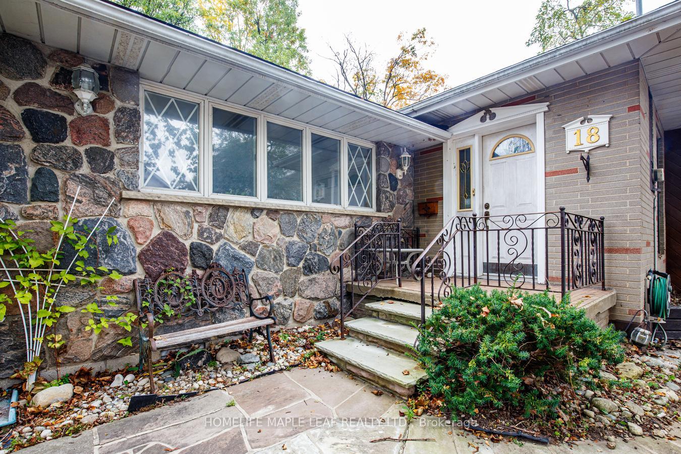 Photo 4 of 18 Adamson Street S, Halton Hills, Rural Halton Hills — HOMEH