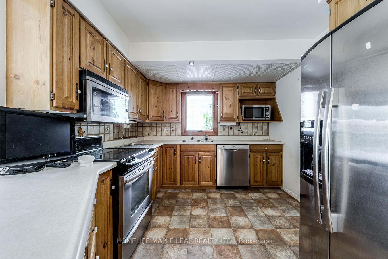Photo 11 of 18 Adamson Street S, Halton Hills, Rural Halton Hills — HOMEH