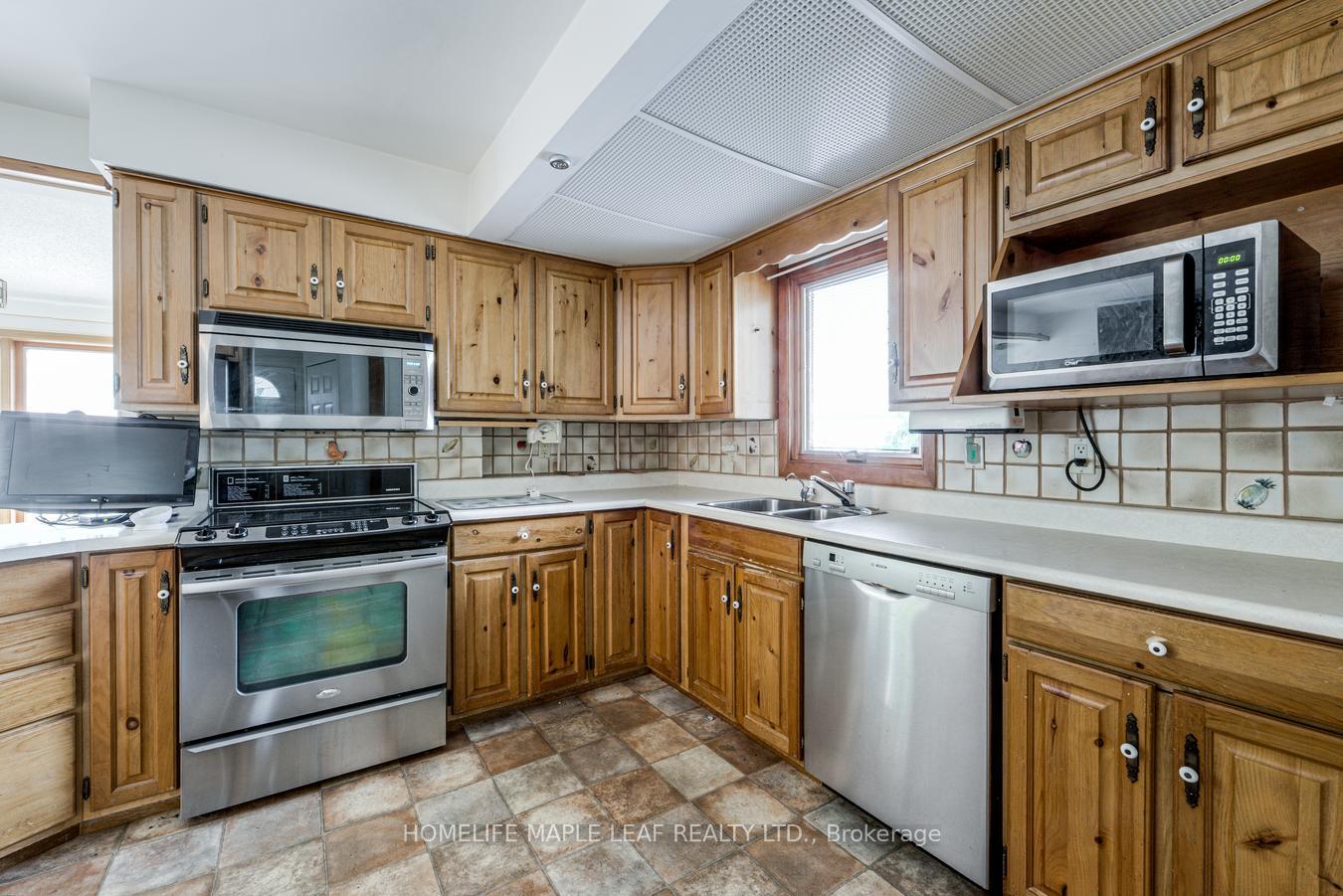 Photo 12 of 18 Adamson Street S, Halton Hills, Rural Halton Hills — HOMEH