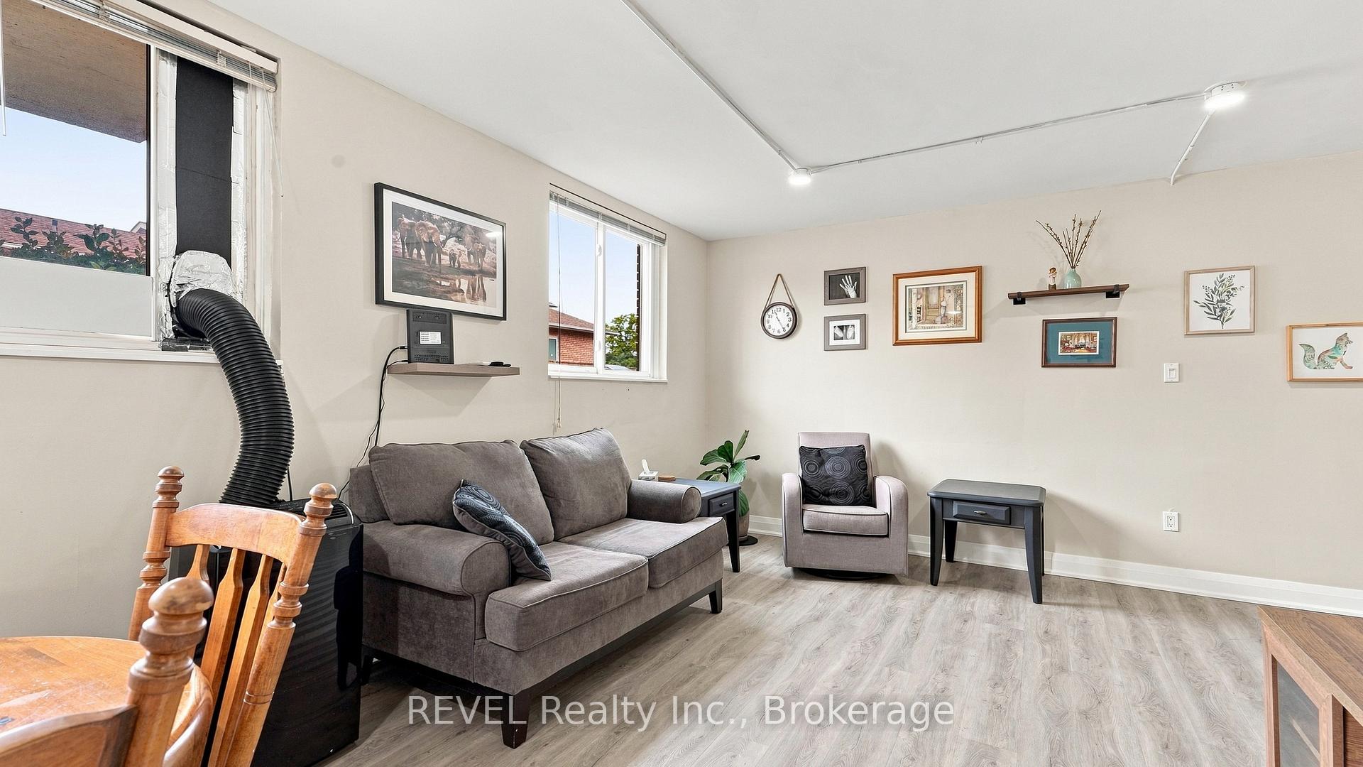 Photo 6 of Unit 3, 450 Carlton Street, St. Catharines, Facer — HOMEH