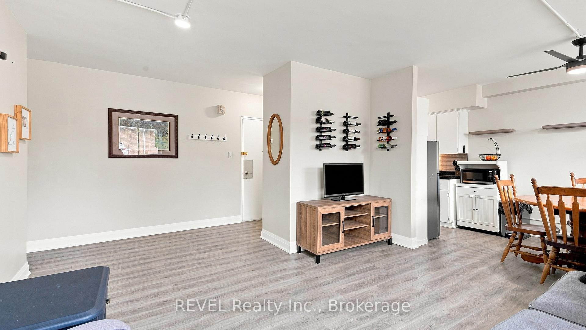 Photo 7 of Unit 3, 450 Carlton Street, St. Catharines, Facer — HOMEH