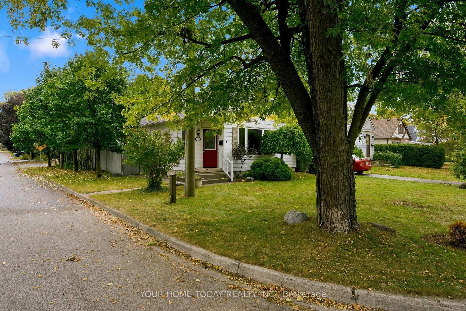 Photo 3 of 1 Ostrander Boulevard, Halton Hills, Georgetown — HOMEH
