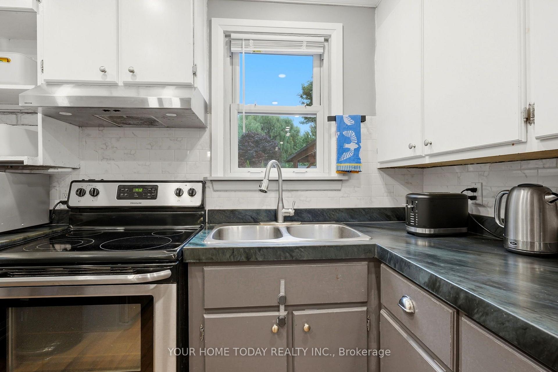 Photo 16 of 1 Ostrander Boulevard, Halton Hills, Georgetown — HOMEH