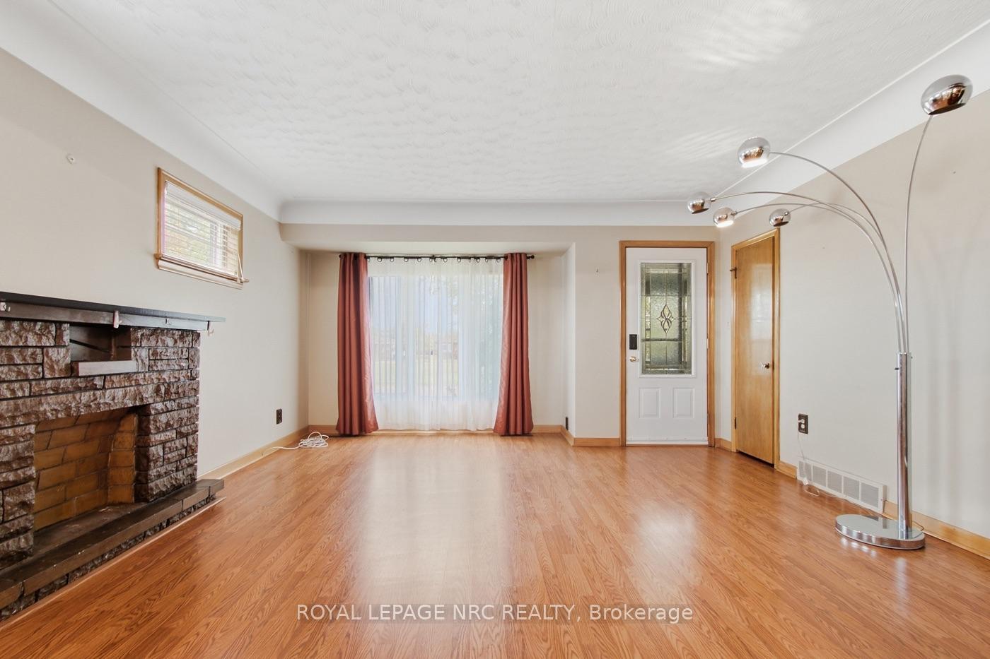 Photo 5 of 65 Golden Boulevard W, Welland, Lincoln/Crowland — HOMEH