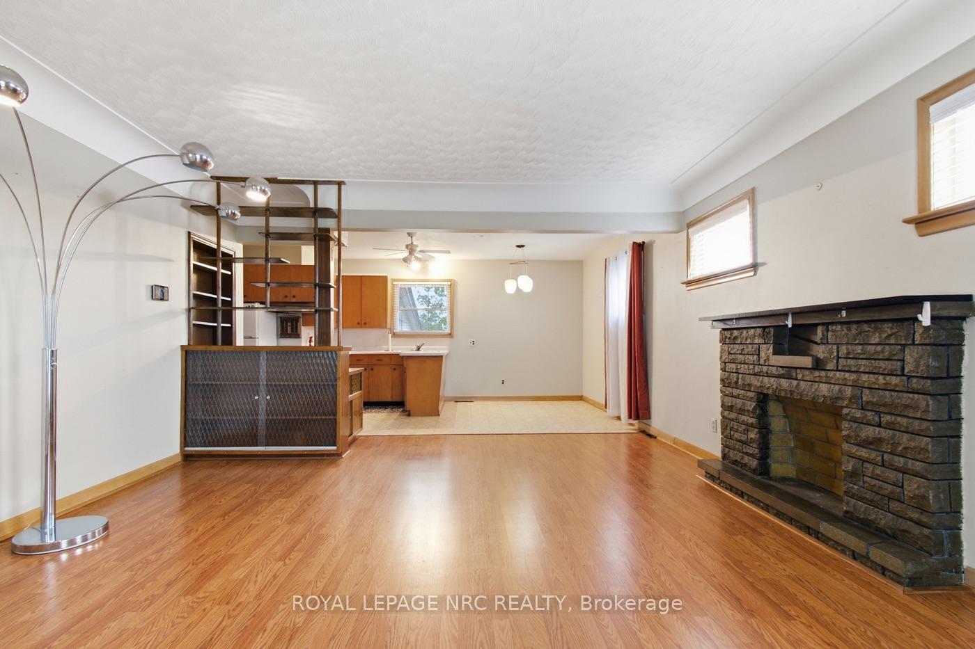 Photo 10 of 65 Golden Boulevard W, Welland, Lincoln/Crowland — HOMEH