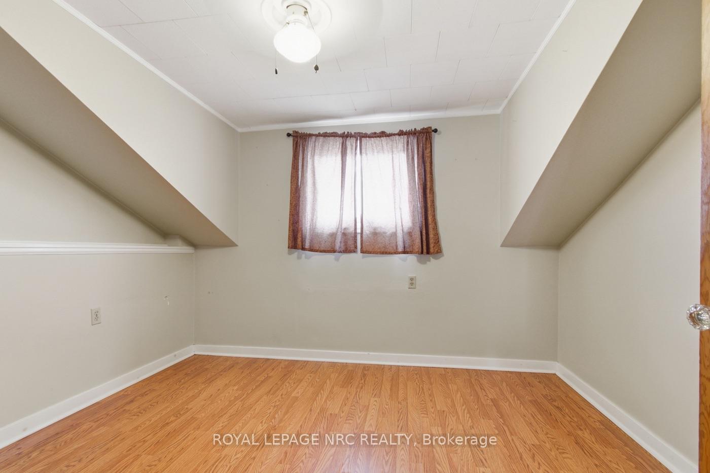 Photo 15 of 65 Golden Boulevard W, Welland, Lincoln/Crowland — HOMEH