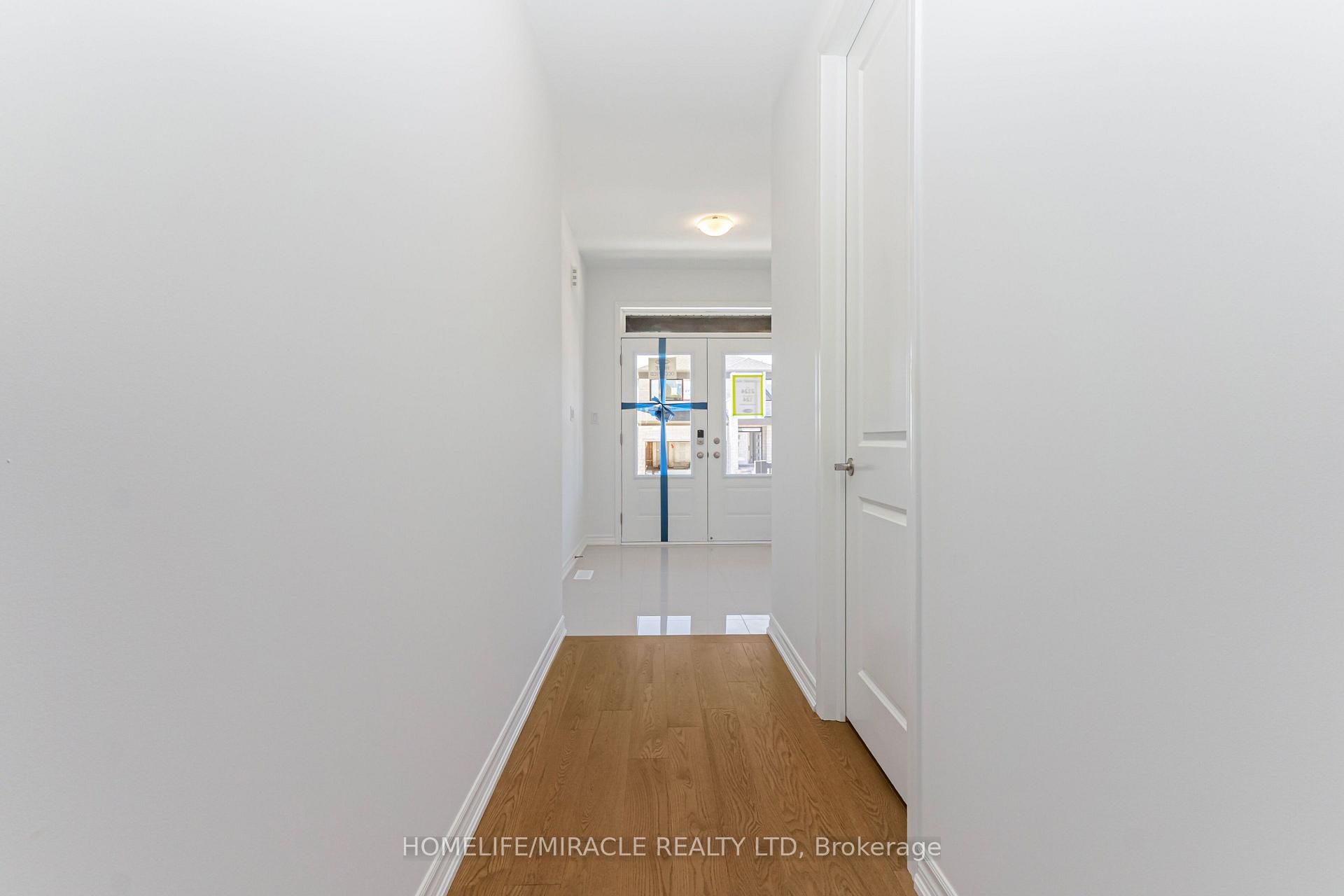 Photo 3 of 54 Gretzky Avenue, Barrie, Rural Barrie Southeast — HOMEH