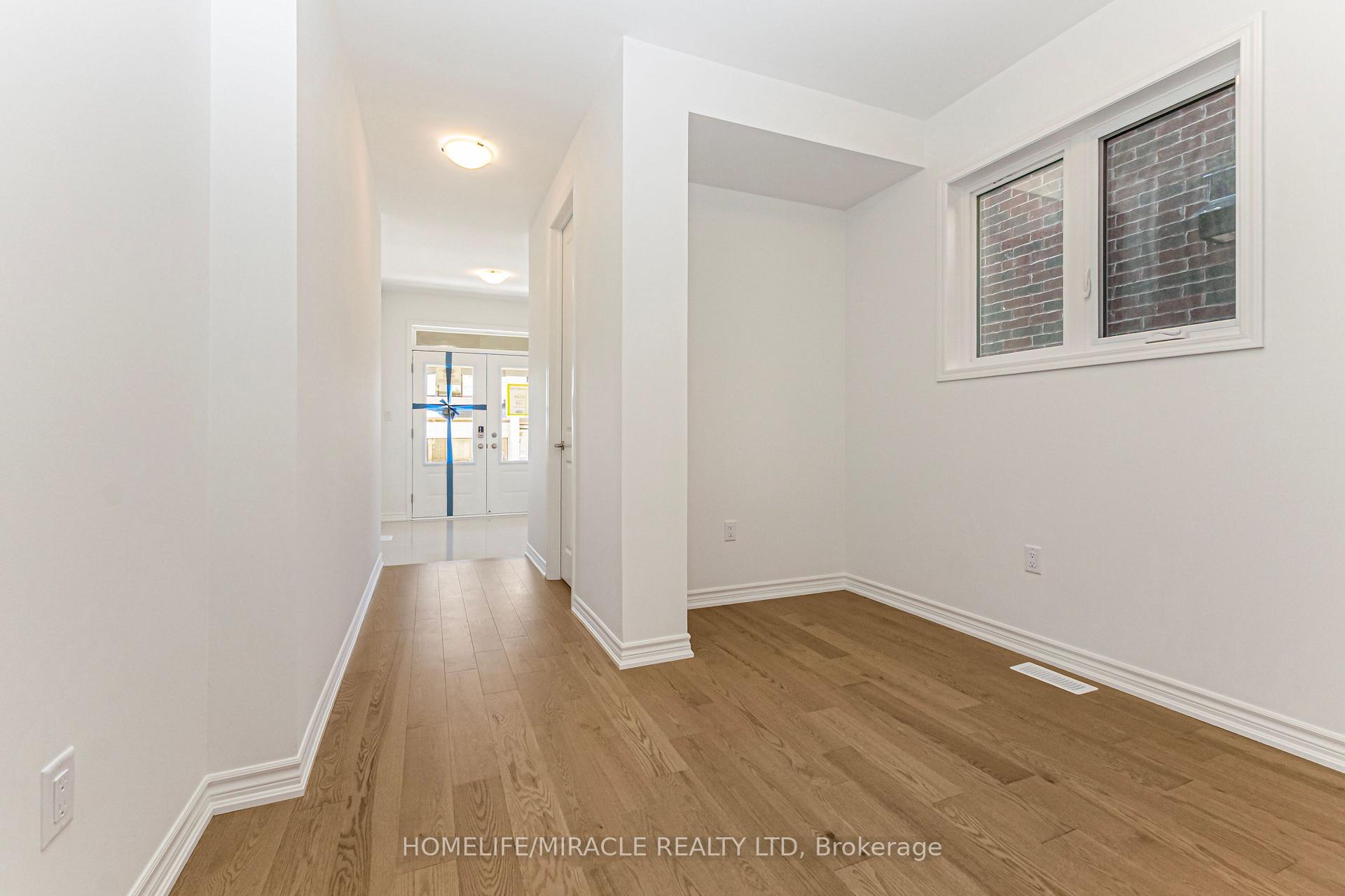 Photo 5 of 54 Gretzky Avenue, Barrie, Rural Barrie Southeast — HOMEH