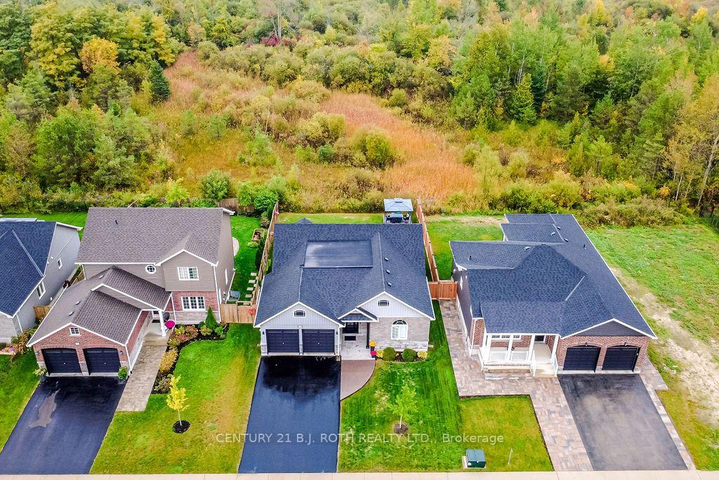 Photo 2 of 38 Beverly Street, Springwater, Elmvale — HOMEH