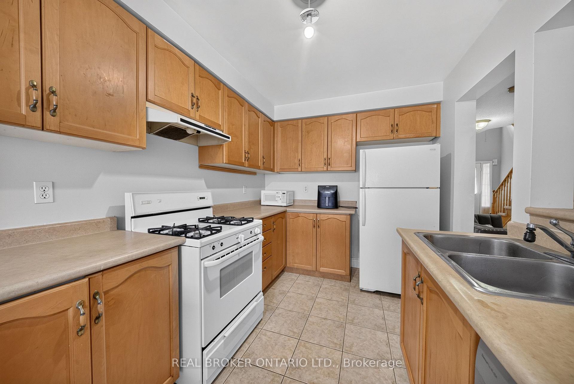 Photo 10 of Unit 77, 800 Paramount Drive, Hamilton, Stoney Creek Mountain — HOMEH