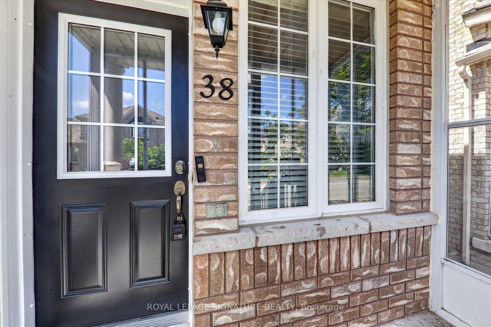 Photo 3 of 38 Coleluke Lane, Markham, Middlefield — HOMEH