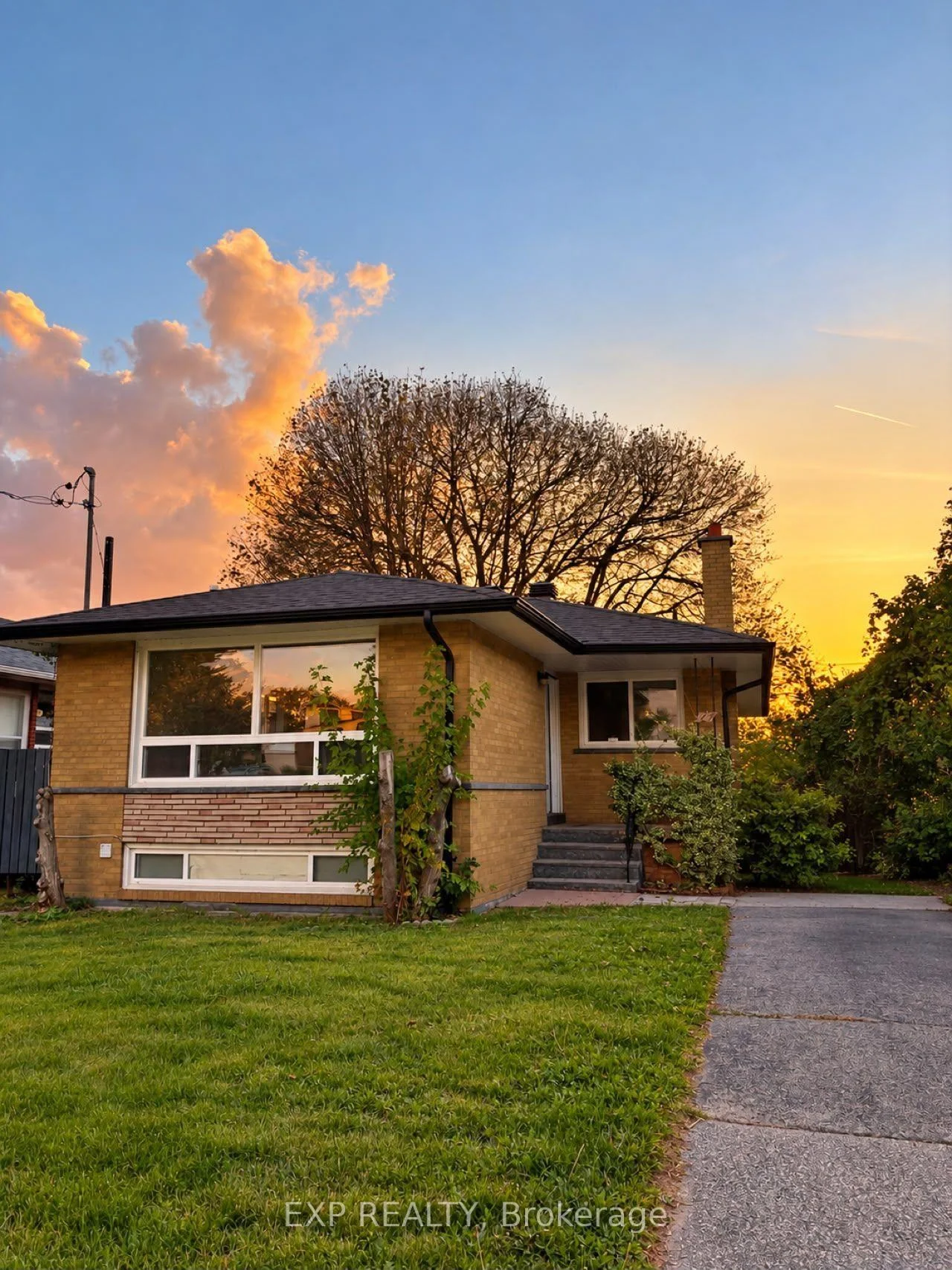 Photo 1 of 24 Cora Crescent, Scarborough, Bendale — HOMEH