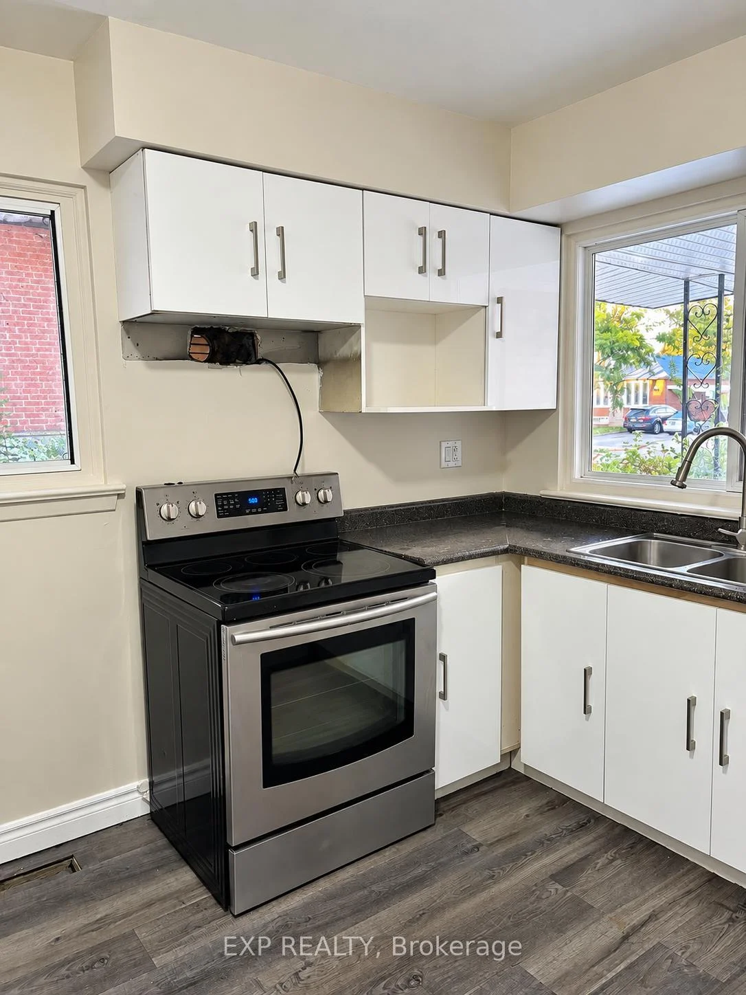 Photo 4 of 24 Cora Crescent, Scarborough, Bendale — HOMEH