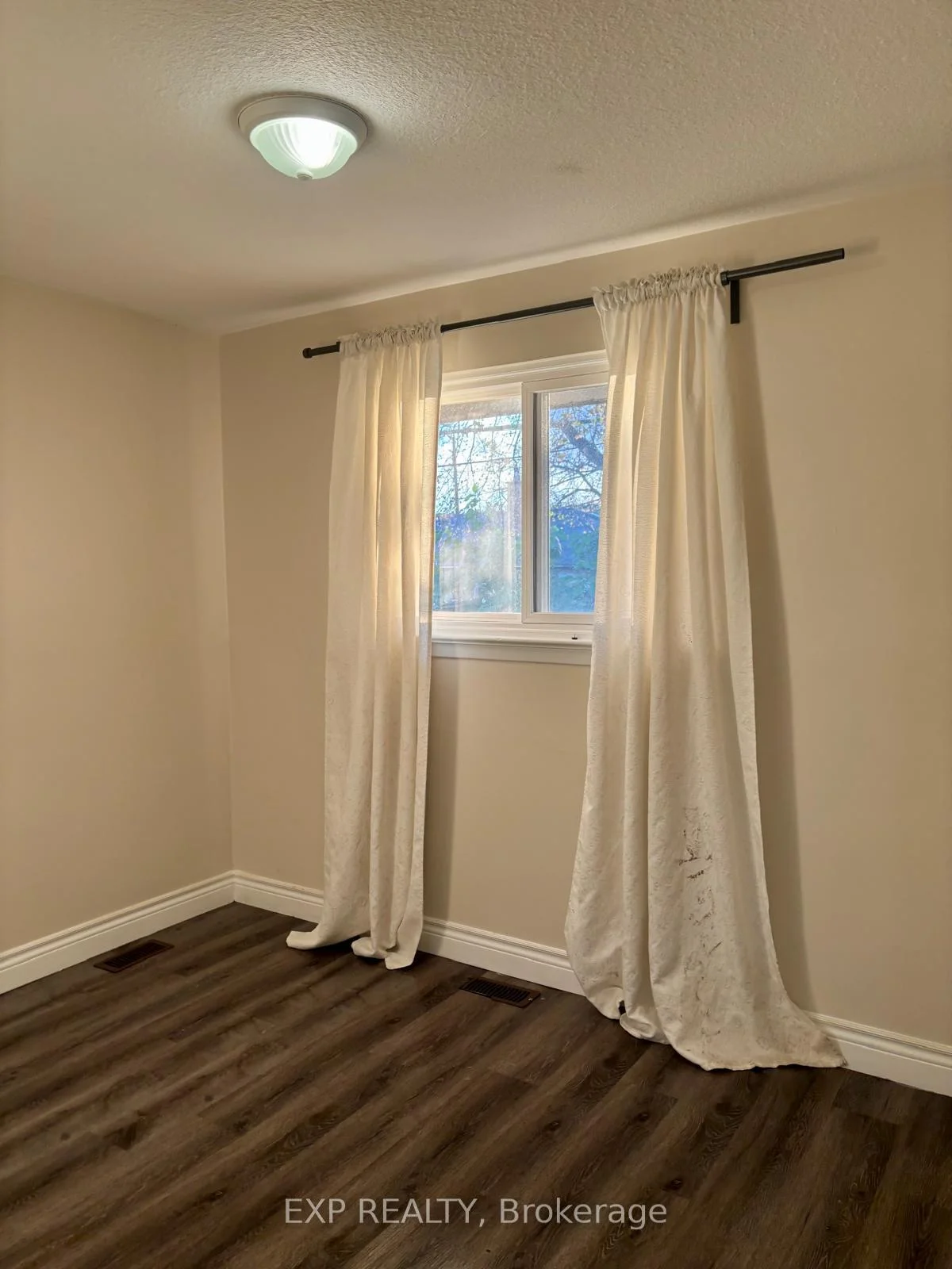 Photo 5 of 24 Cora Crescent, Scarborough, Bendale — HOMEH