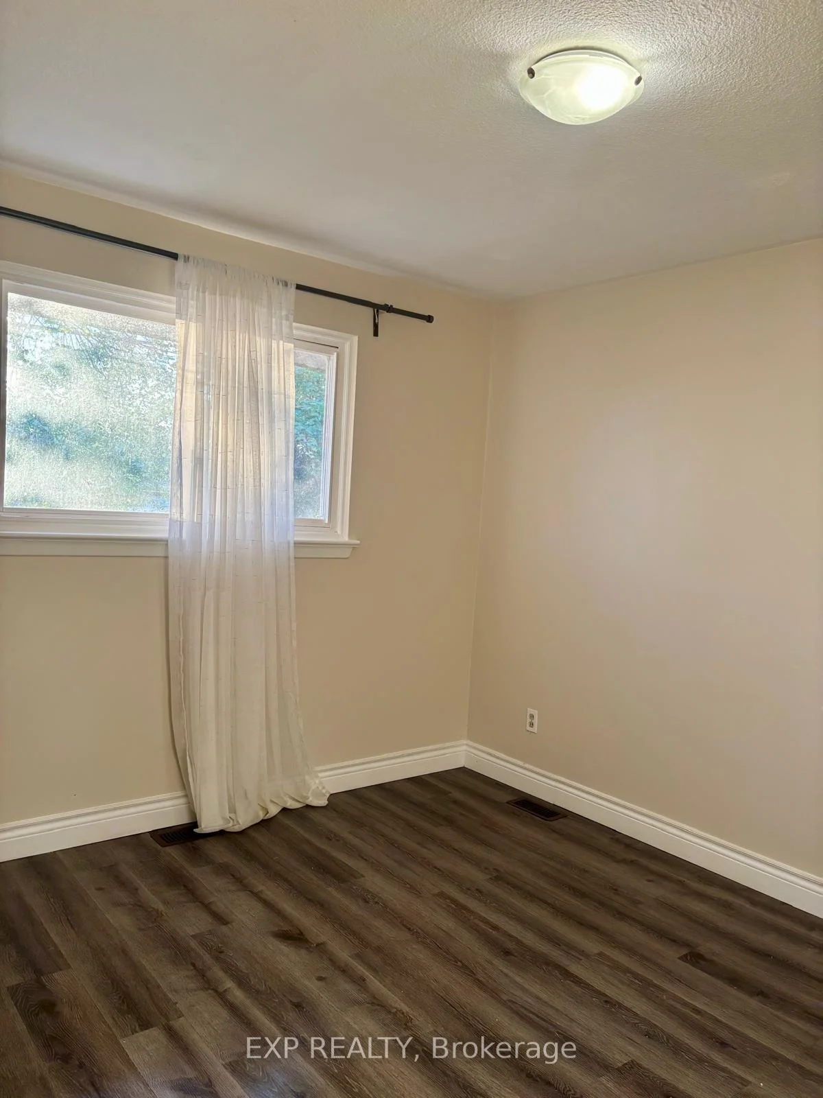 Photo 11 of 24 Cora Crescent, Scarborough, Bendale — HOMEH