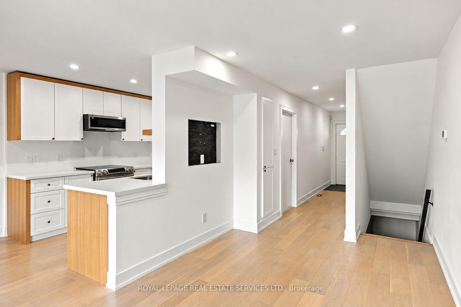 Front of Unit 53, 400 Mississauga Valley Boulevard