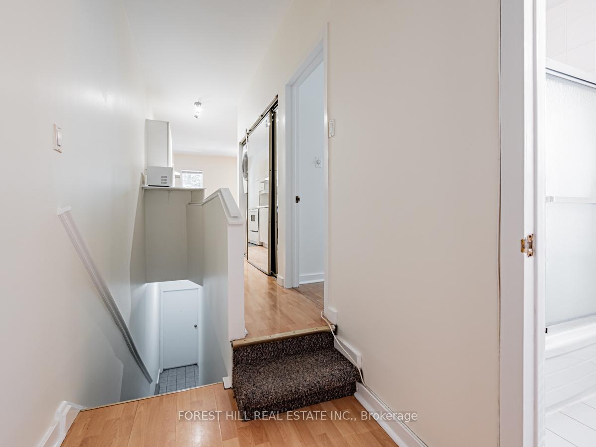 Photo 4 of Unit Upper, 70 Macpherson Avenue, Toronto, Rosedale-Moore Park — HOMEH