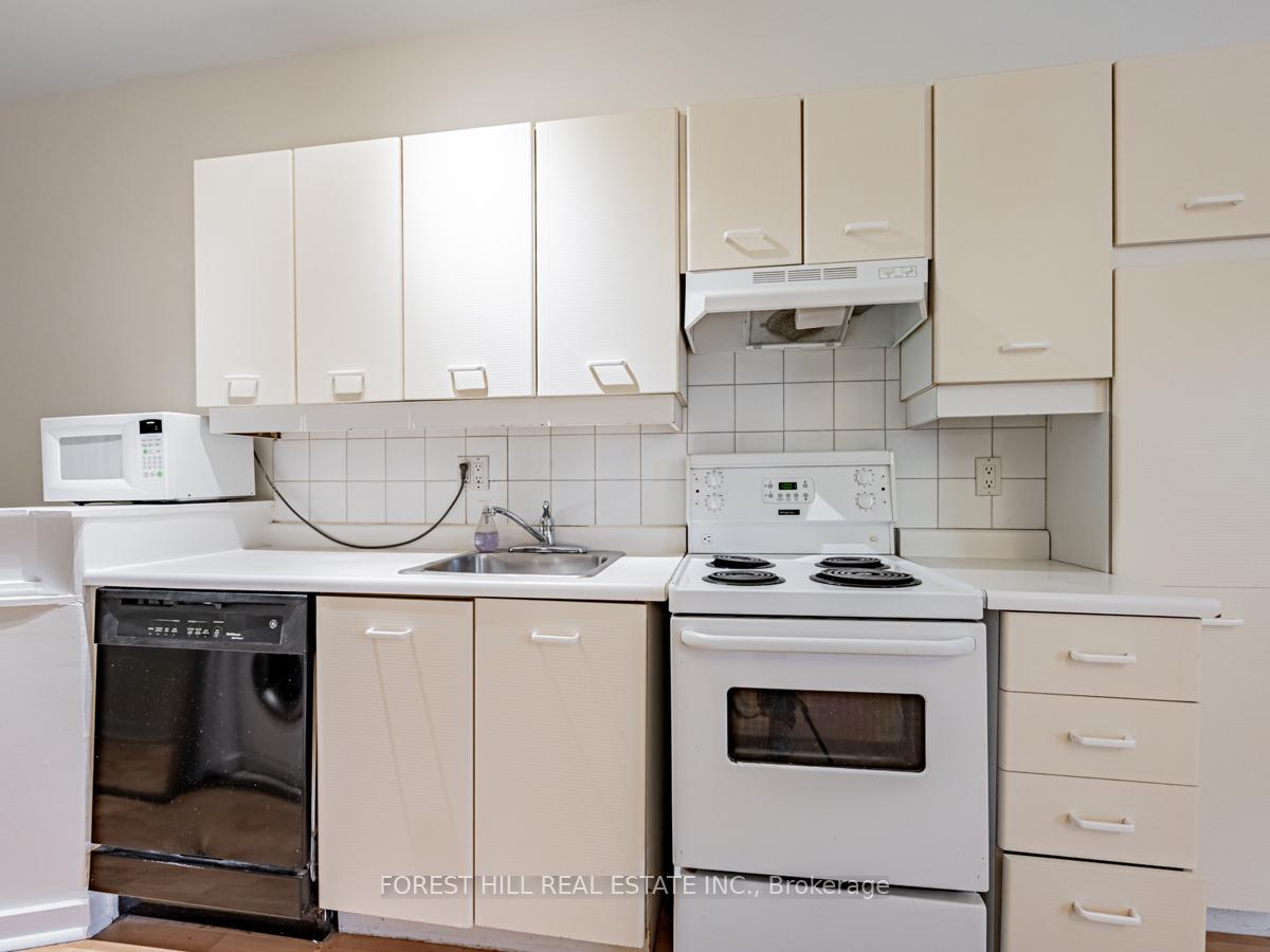 Photo 10 of Unit Upper, 70 Macpherson Avenue, Toronto, Rosedale-Moore Park — HOMEH
