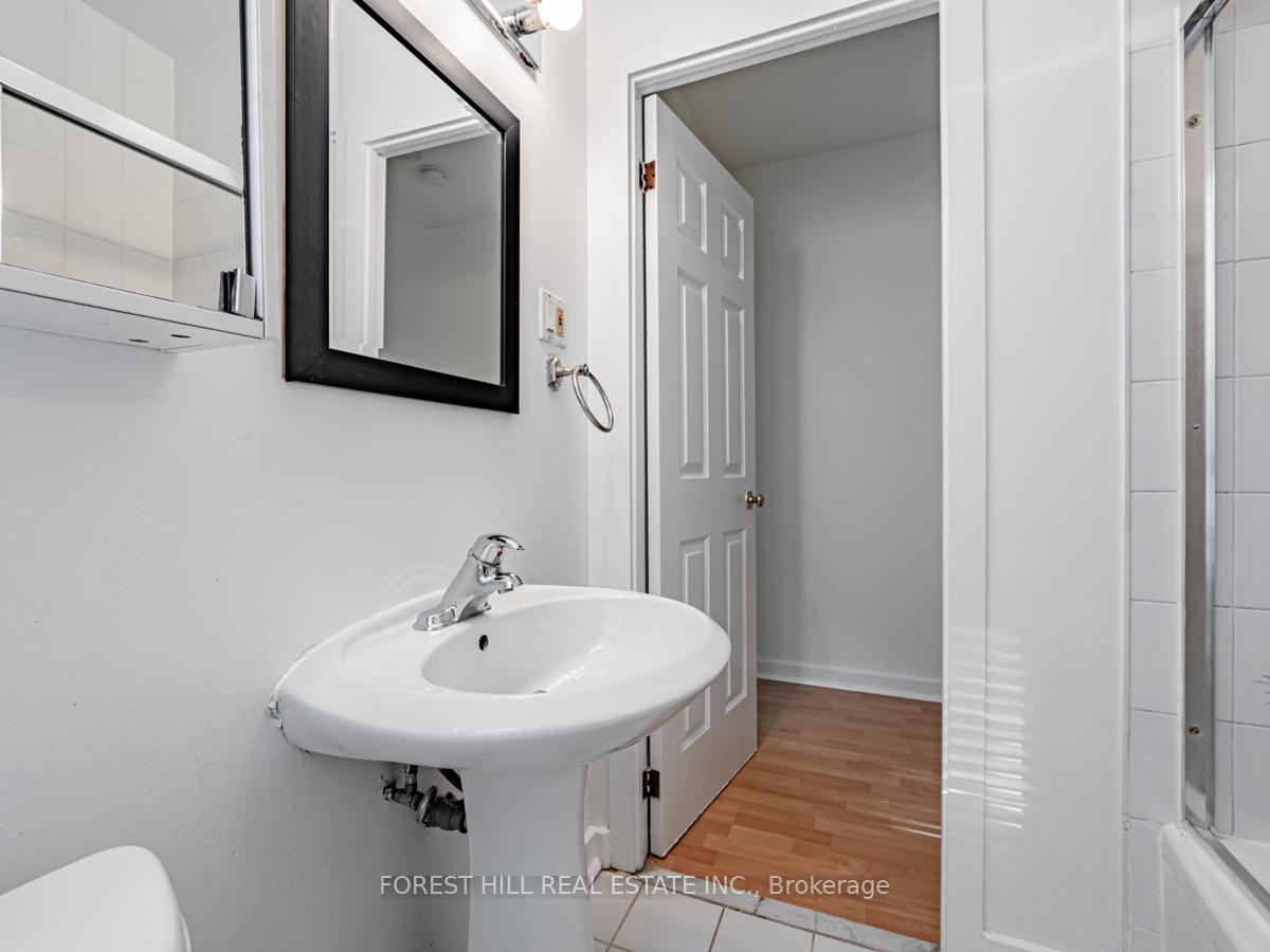 Photo 13 of Unit Upper, 70 Macpherson Avenue, Toronto, Rosedale-Moore Park — HOMEH