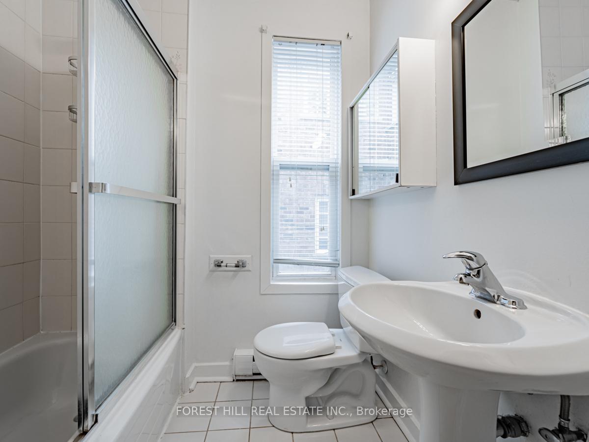 Photo 14 of Unit Upper, 70 Macpherson Avenue, Toronto, Rosedale-Moore Park — HOMEH