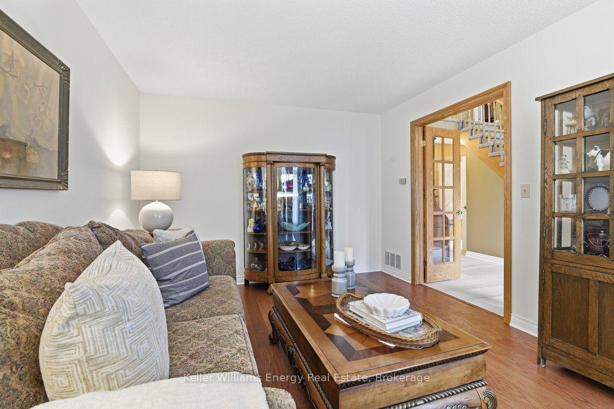 Photo 5 of 602 Carlisle Street, Cobourg — HOMEH