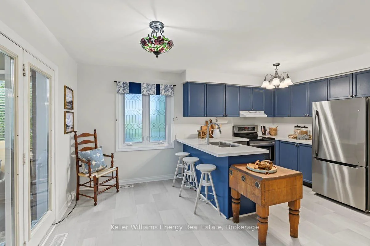 Photo 10 of 602 Carlisle Street, Cobourg — HOMEH