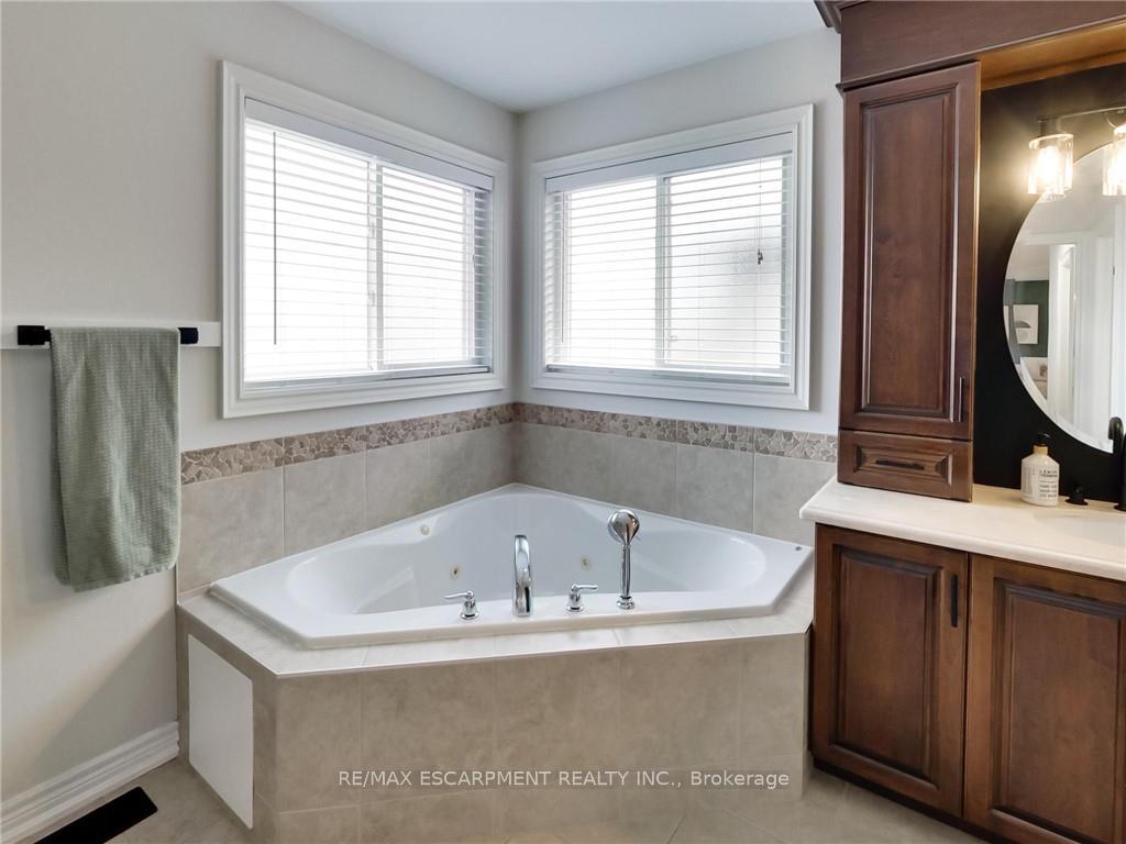 Photo 51 of 4007 Bush Crescent, Lincoln, Beamsville — HOMEH