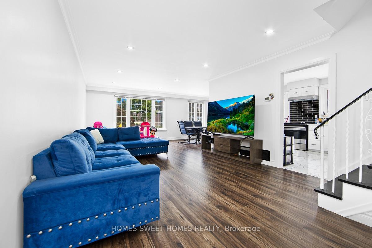 Photo 3 of 99 Amberjack Boulevard, Scarborough, Woburn — HOMEH